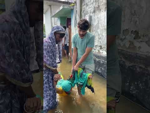 Amma ghoome ja rahi😂😂#shorts #feed #shortsfeed #feedshorts #desi #flood #viralshorts #views