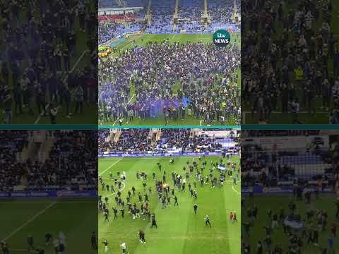 Football match abandoned as around 1,000 fans storm the pitch in protest #footballnews #reading