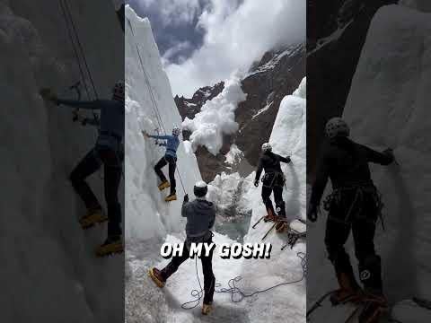Climbers face sudden avalanche! 😳🫣  –  🎥 BVIRAL / redddlong