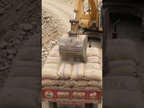 Heavy Load Mahindra Tractor Power! 🔥🚜 #Shorts #farming #desi jugaad #desi