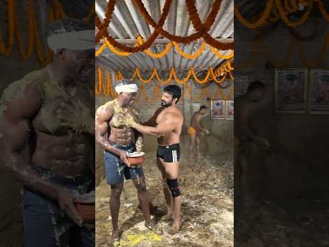 Mehman nawazi ise kehte hai angrej ko. Indian bana diya #india. #desi #befit #fitline #fitfreaks