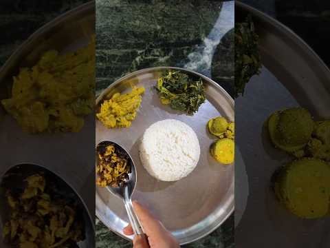 #shorts😋#desi veg lunch thali for husband #youtubeshorts#lunchbox#bhajanthali#ytshorts#viral