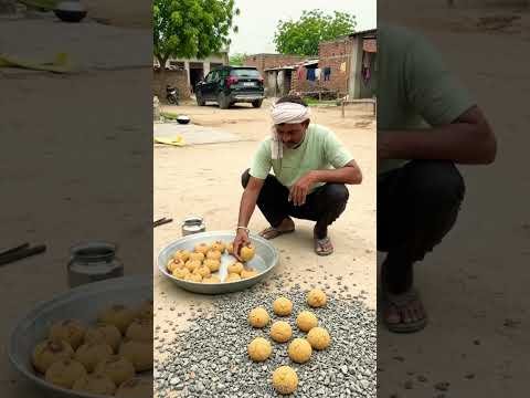 बाटी का चूरमा 😍#bati #food #khana #gaon #desi #shorts #trending #rajasthan #village #video #reels#yt